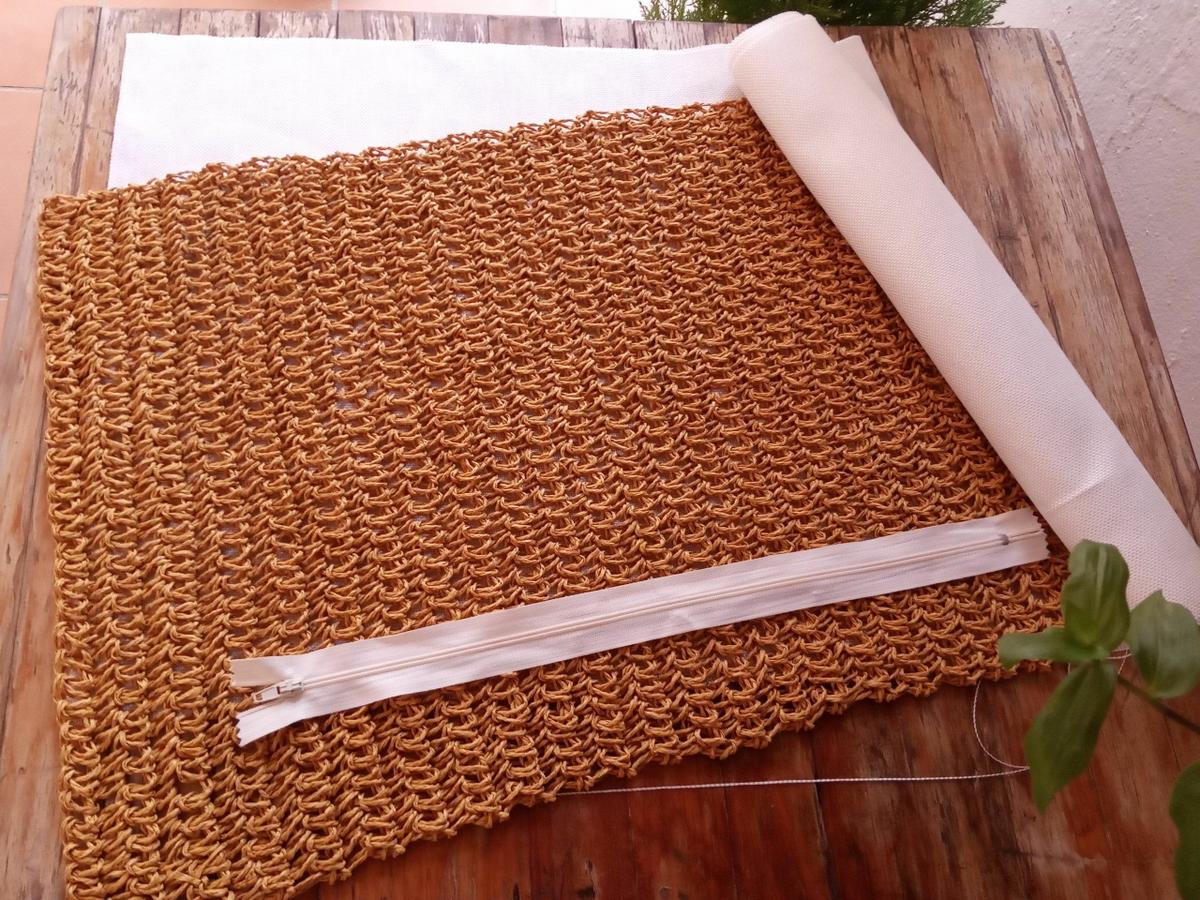 materiales necesarios para realizar el diy cojin con salvamantel