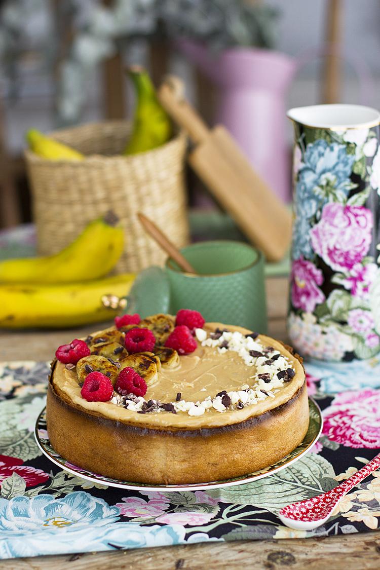 Cheesecake de Plátano Cacahuete y Chocolate Blanco fácil y saludable