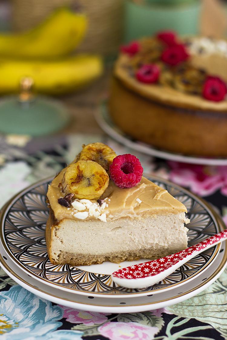 Cheesecake de Plátano Cacahuete y Chocolate Blanco fácil y saludable