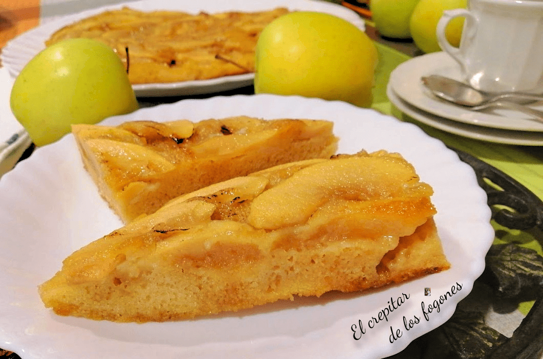 tarta de manzana en sartén
