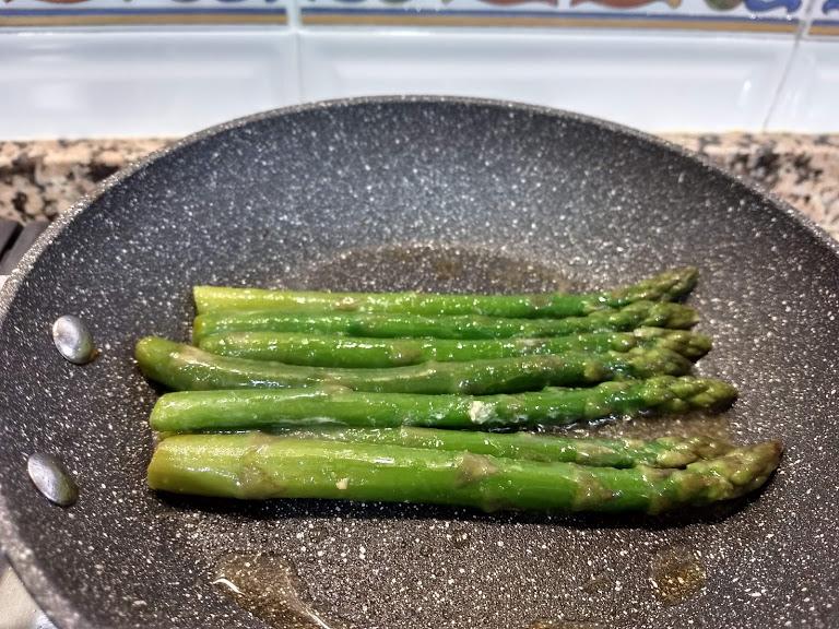Espárragos plancha