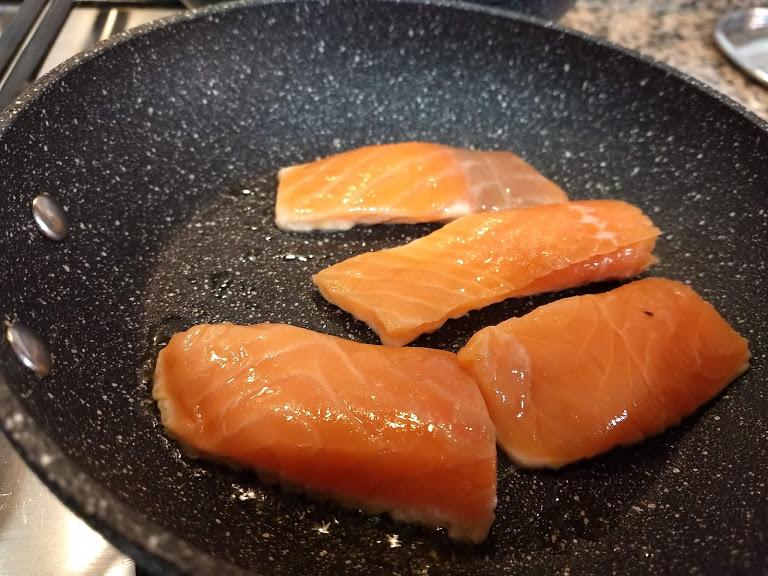 Salmón con salsa de mostaza y miel