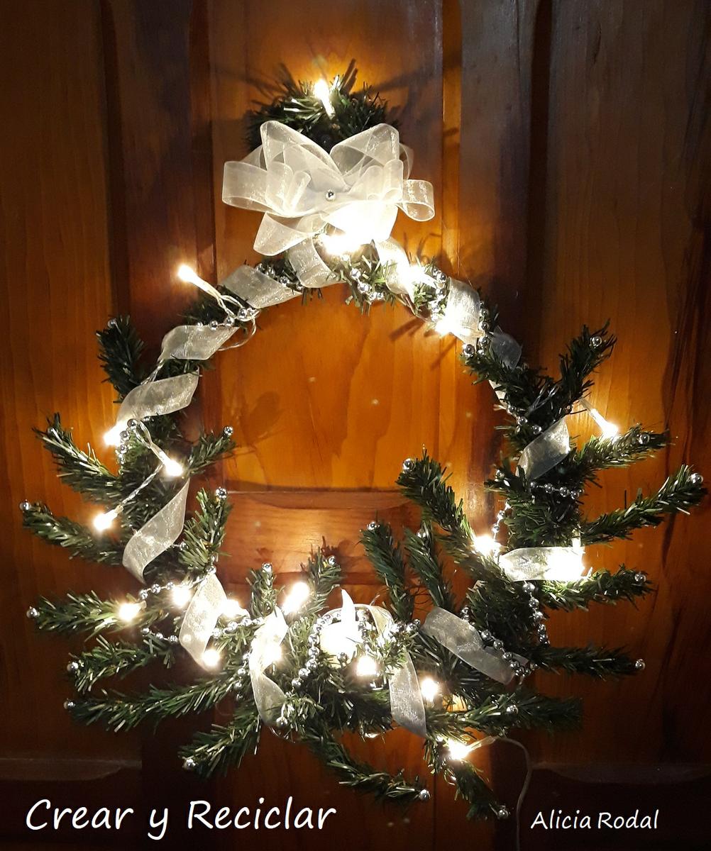 Cómo hacer una corona de Navidad con materiales reciclados Muy fácil. Diy Reciclaje