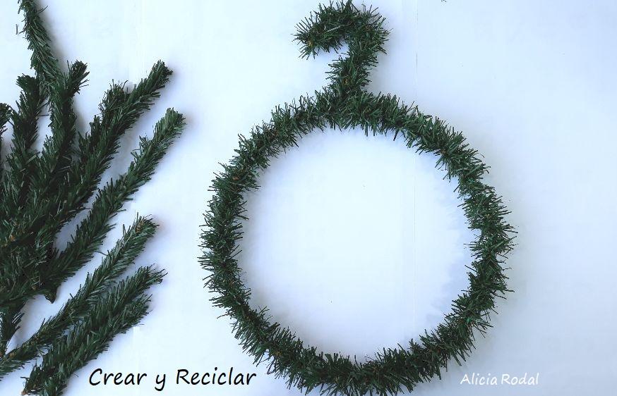 Cómo hacer una corona de Navidad con materiales reciclados Muy fácil. Diy Reciclaje