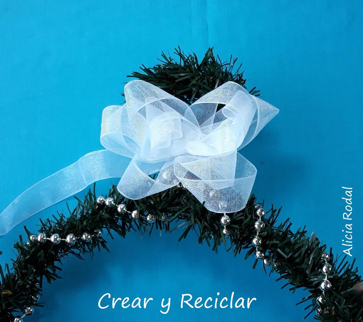 Cómo hacer una corona de Navidad con materiales reciclados Muy fácil. Diy Reciclaje