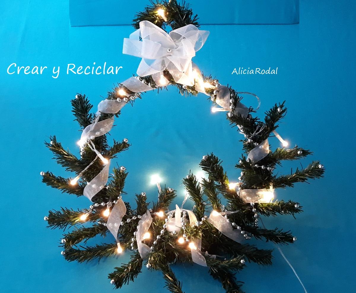 Cómo hacer una corona de Navidad con materiales reciclados Muy fácil. Diy Reciclaje