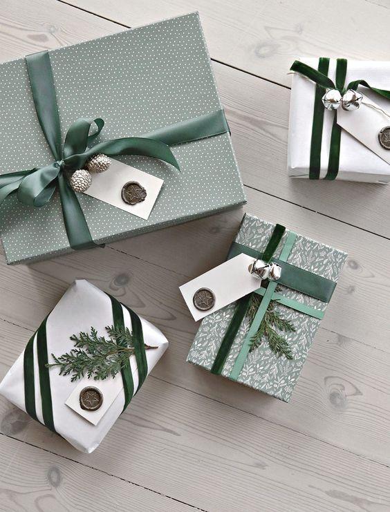 regalos navideños creativos empaques hojas ramitas navideñas