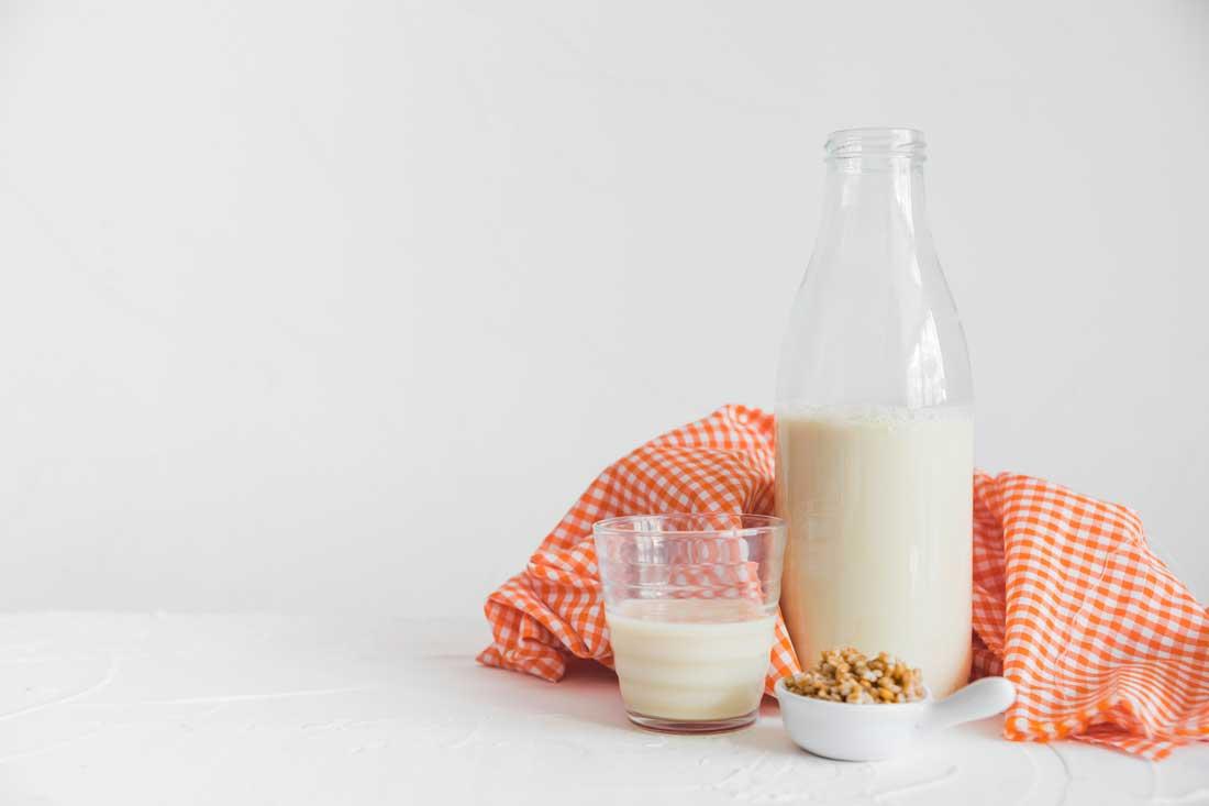 botella con leche kefir