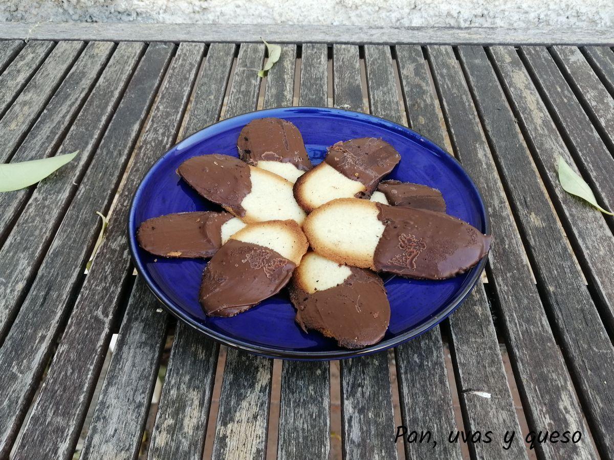 lenguas de gato - pan uvas y queso