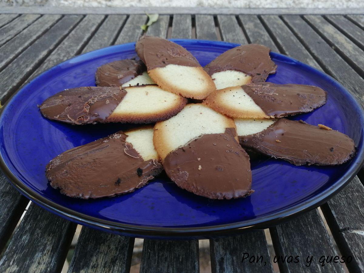 lenguas de gato - pan uvas y queso