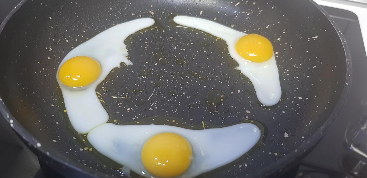 Cucharitas de bacon y huevos de codorniz