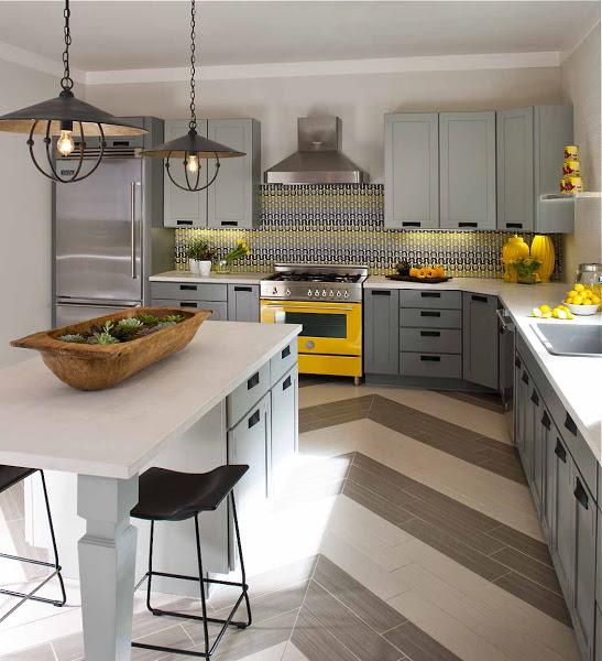 Ultimate Gray + Illuminating en la cocina