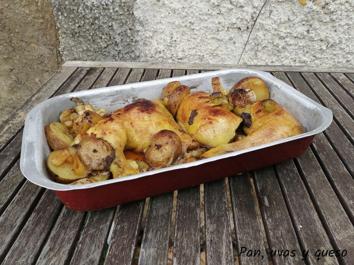 pollo asado - pan uvas y queso