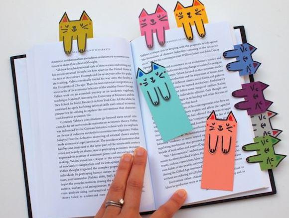 Gatos con gomaeva. Vía Pinterest.