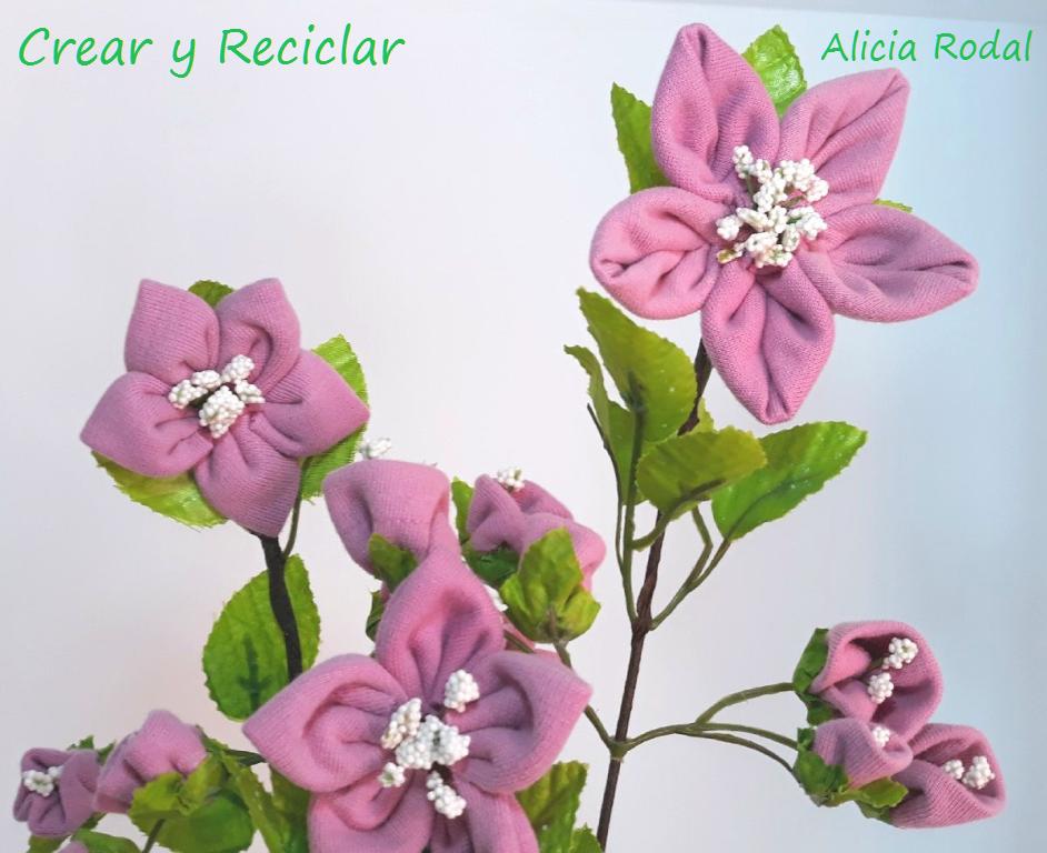 Estas son mis ideas y creaciones realizadas en el 2020, son más de 30 ideas, completamente distintas y con diferentes materiales reciclados. Mira todo lo que se puede hacer con un poquito de imaginación, creatividad y mucho reciclaje. Ideas para el hogar y para toda la familia. Diy.