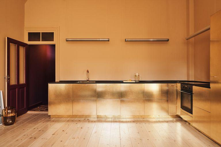 5_Ikea_Hacks_renovar_tu_cocina_diseño_interiores_dorado_idea_inspiración-03