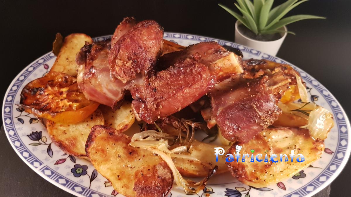 Jarrete de cordero con verduras y patatas