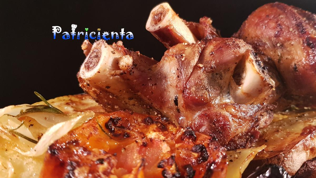 Jarrete de cordero con verduras y patatas