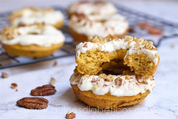 Donuts de zanahoria con frosting de queso