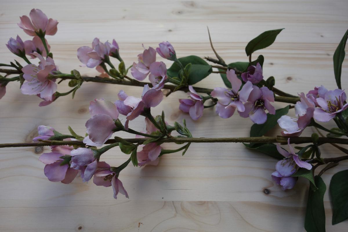 ramas de cerezo en flor artificial