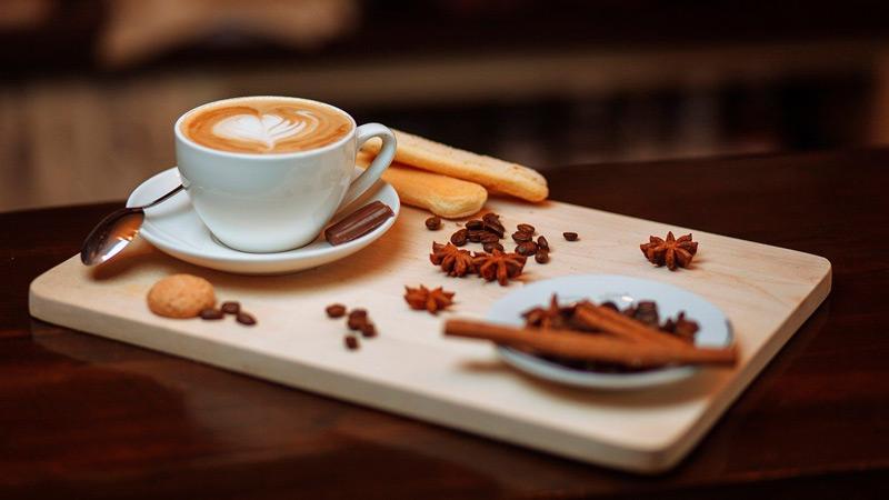 curiosidades del capuchino y como preparar un buen cafe italiano