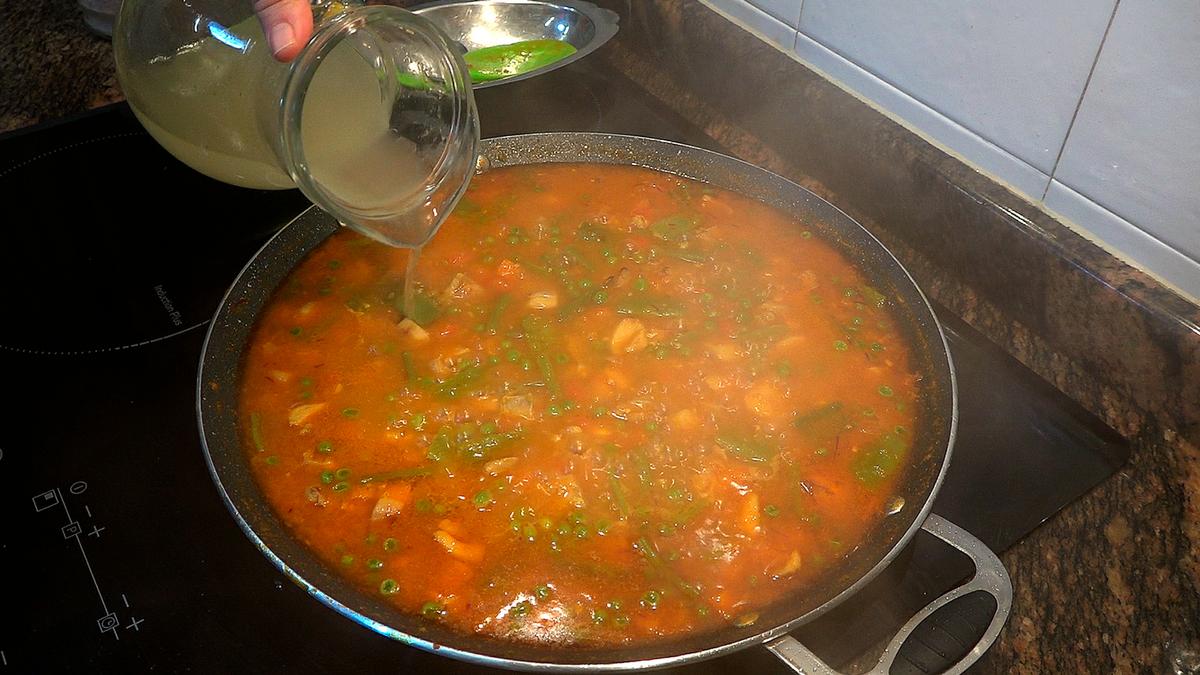 FIDEUÁ DE POLLO Y VERDURAS O PAELLA DE FIDEOS CON POLLO Y VERDURAS - Foto 9