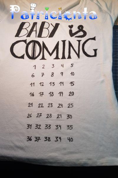 Camiseta DIY baby is coming para tachar semanas