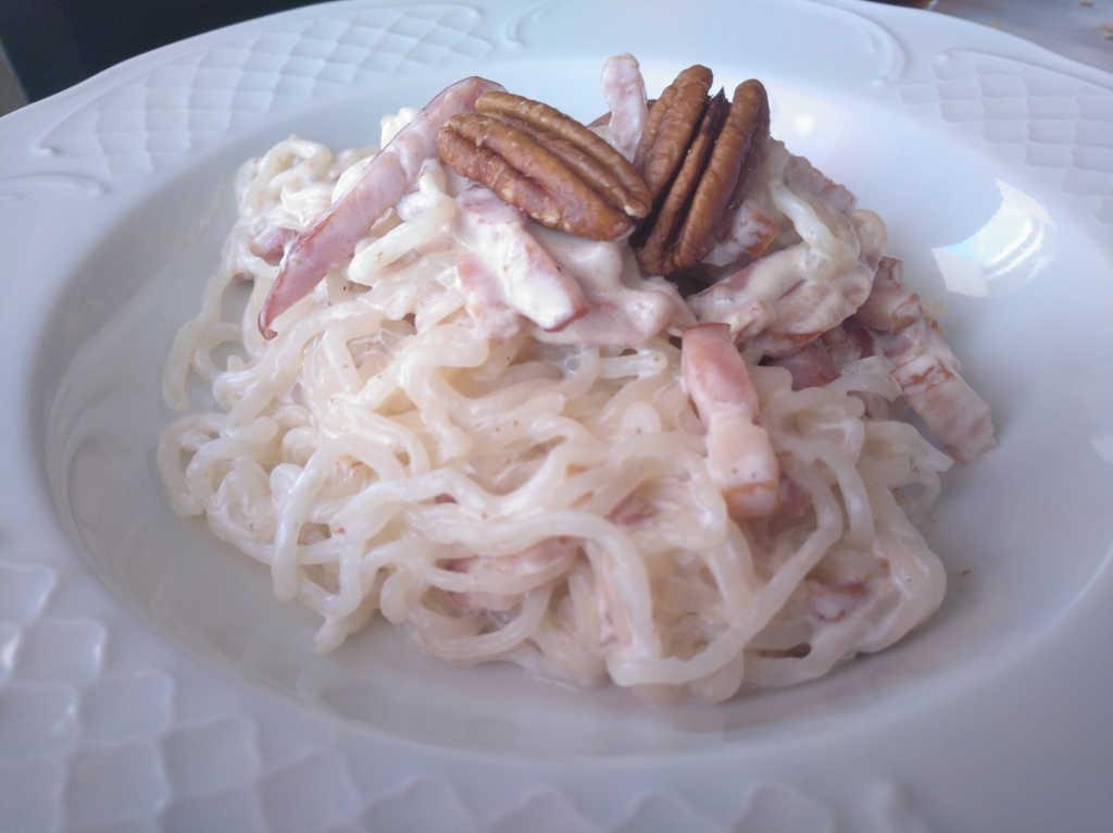 Pasta konjac con salsa de queso manchego