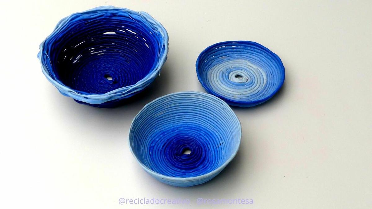 Cestas reciclando tapones de plástico