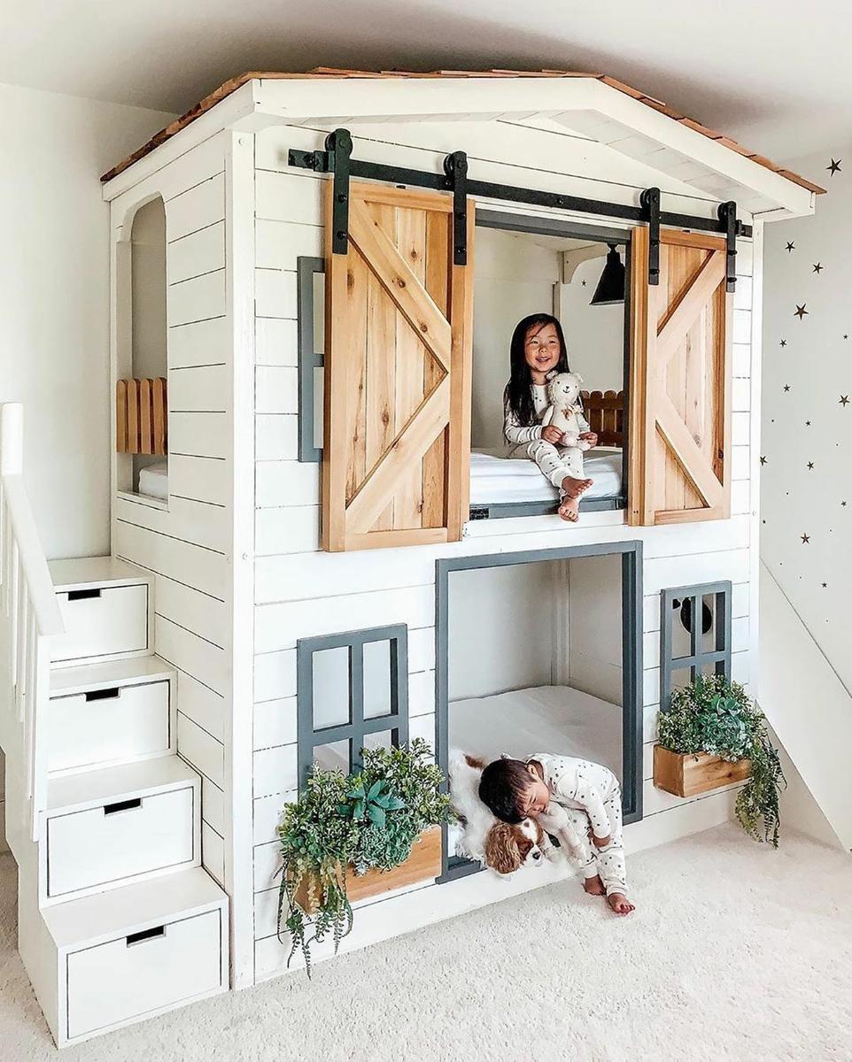 Casita con camas para un dormitorio infantil doble