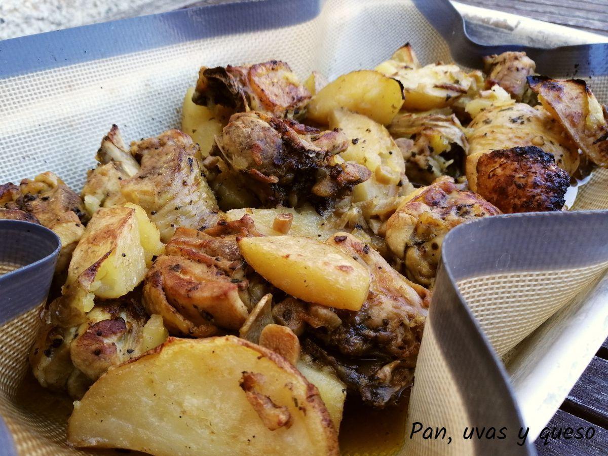 pollo al ajo limon - pan uvas y queso