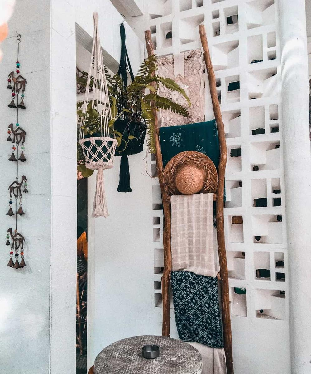 macrame y plantas en pared