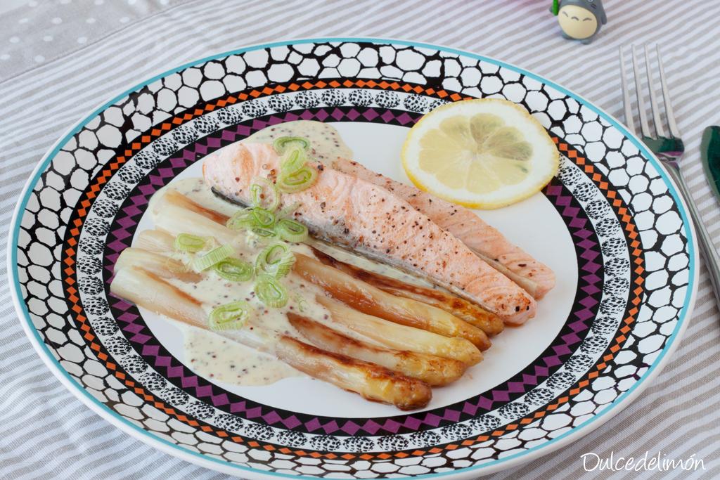 Esparragos blancos con salmon y salsa de mostaza
