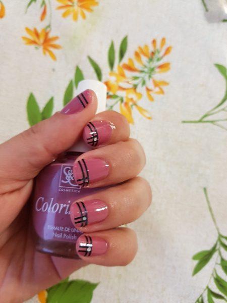 como pintar mis uñas con cinta adhesiva
