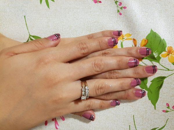 tutorial para decorar uñas con cinta adhesiva