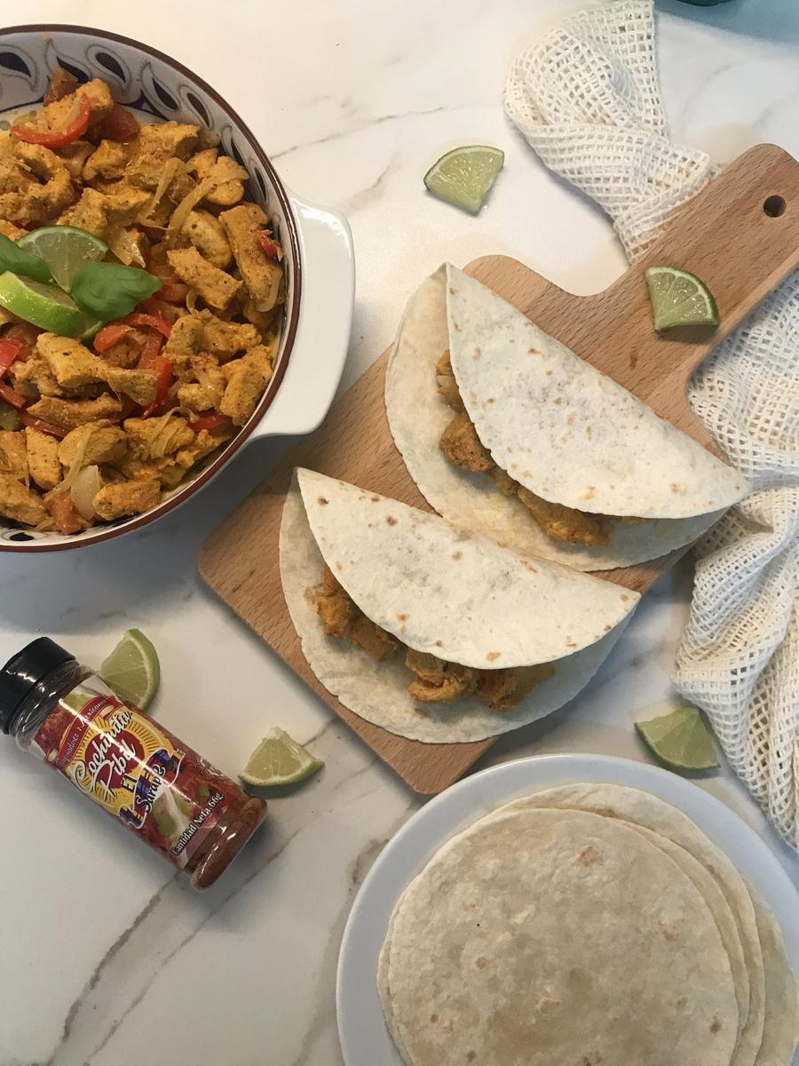 Si os gusta la comida mexicana,no os podéis perder esta RECETA ORIGINAL FÁCIL Y SENCILLA DE COMO HACER FAJITAS DE POLLO Y VERDURAS PASO A PASO.