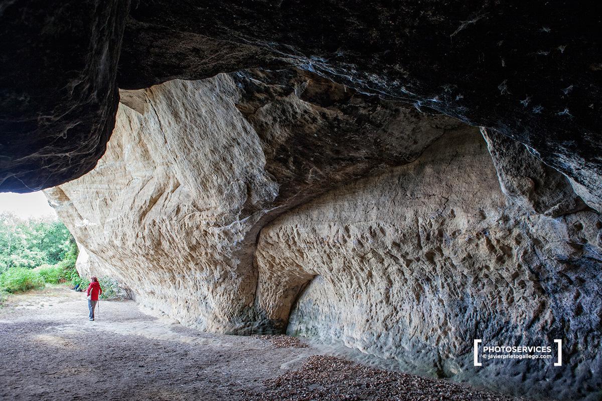 Eremitorio de El Cuevatón, cerca de Cezura. Ermitas rupestres. Cantabria. España. © Javier Prieto Gallego