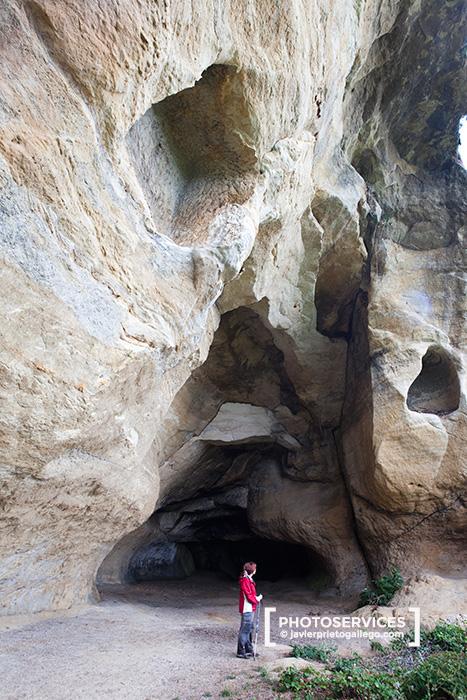 Eremitorio de El Cuevatón, cerca de Cezura. Ermitas rupestres. Cantabria. España. © Javier Prieto Gallego