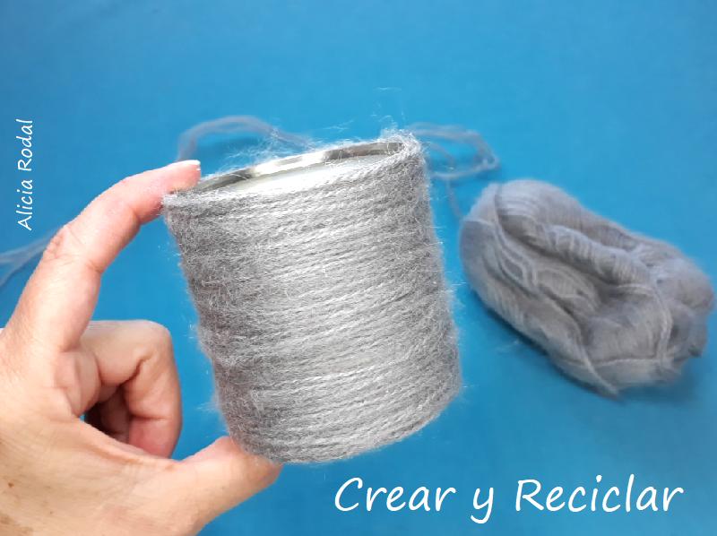 En este tutorial te muestro 3 formas diferentes de decorar latas de aluminio, con las que puedes aprovechar ese resto de hilo de lana que te sobra de tus manualidades.