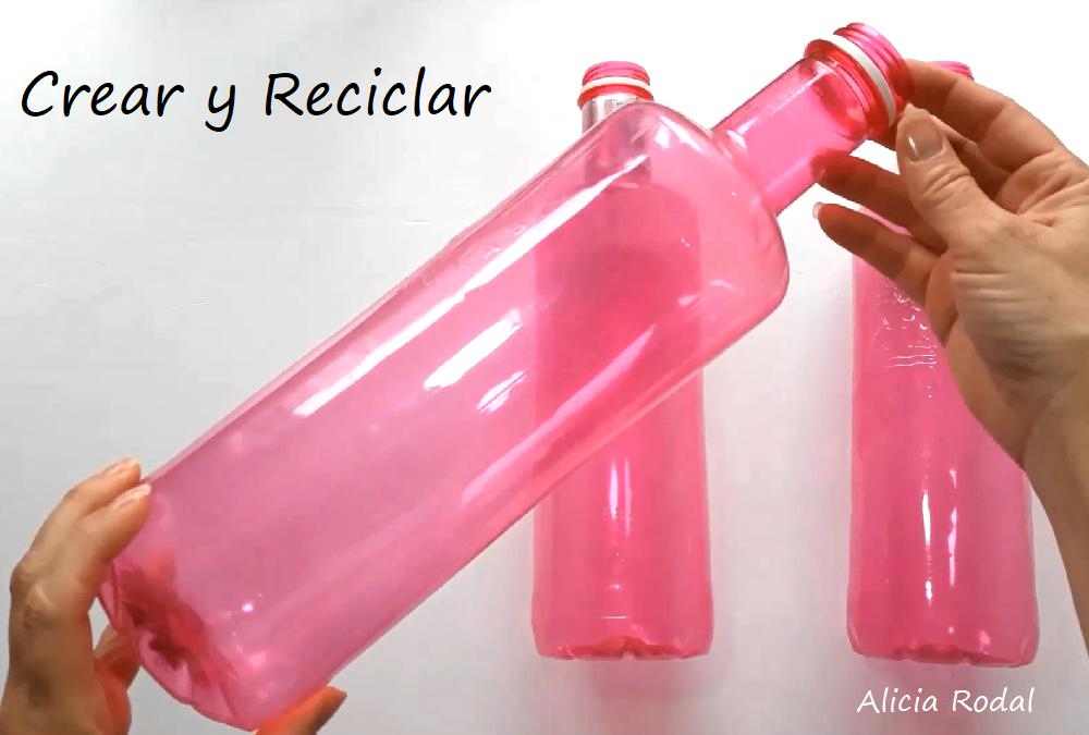 En este tutorial te muestro 2 ideas simples, rápidas y fáciles de hacer, con botellas plásticas para decorar el arbolito de Navidad