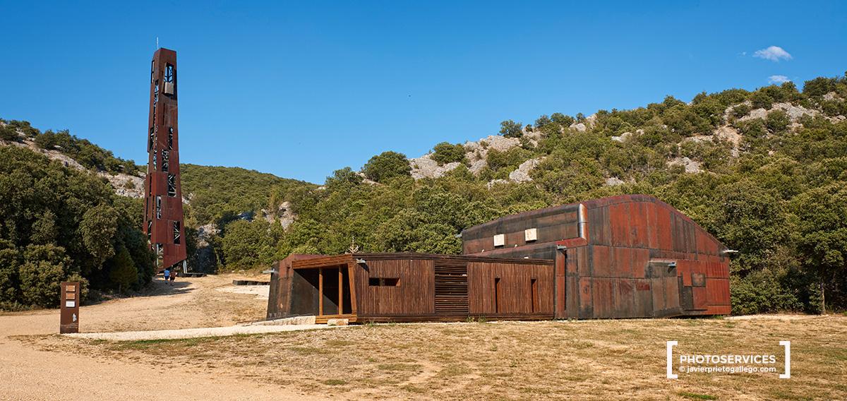 Capilla de San Olav, siglo XXI, obra de los arquitectos Pablo López Aguado y Jorge González Gallego. Covarrubias. Burgos. Castilla y León. España. © Javier Prieto Gallego