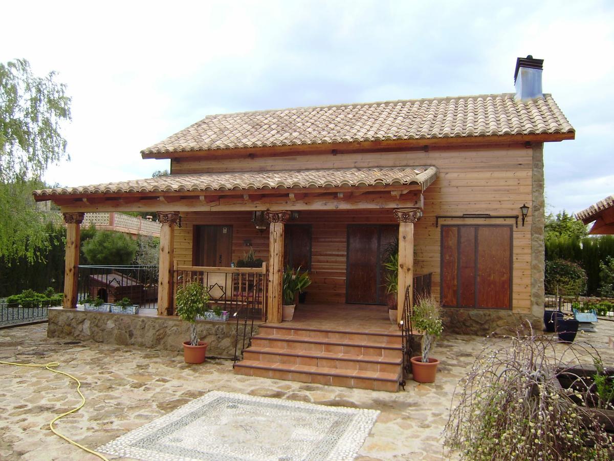 Diseños de casas rústicas de madera con porche
