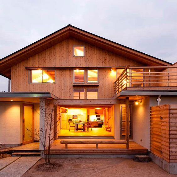 Diseños de cabañas de madera de dos pisos