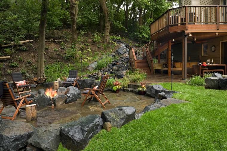 Jardín en casas rústicas alejadas de la ciudad