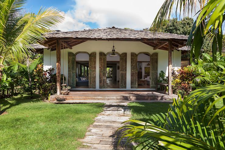 Jardín en casas rústicas alejadas de la ciudad