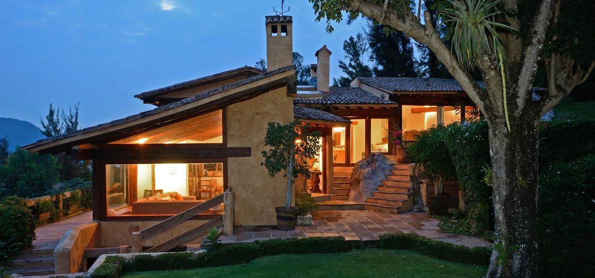 Casas con techo de tejas modernas