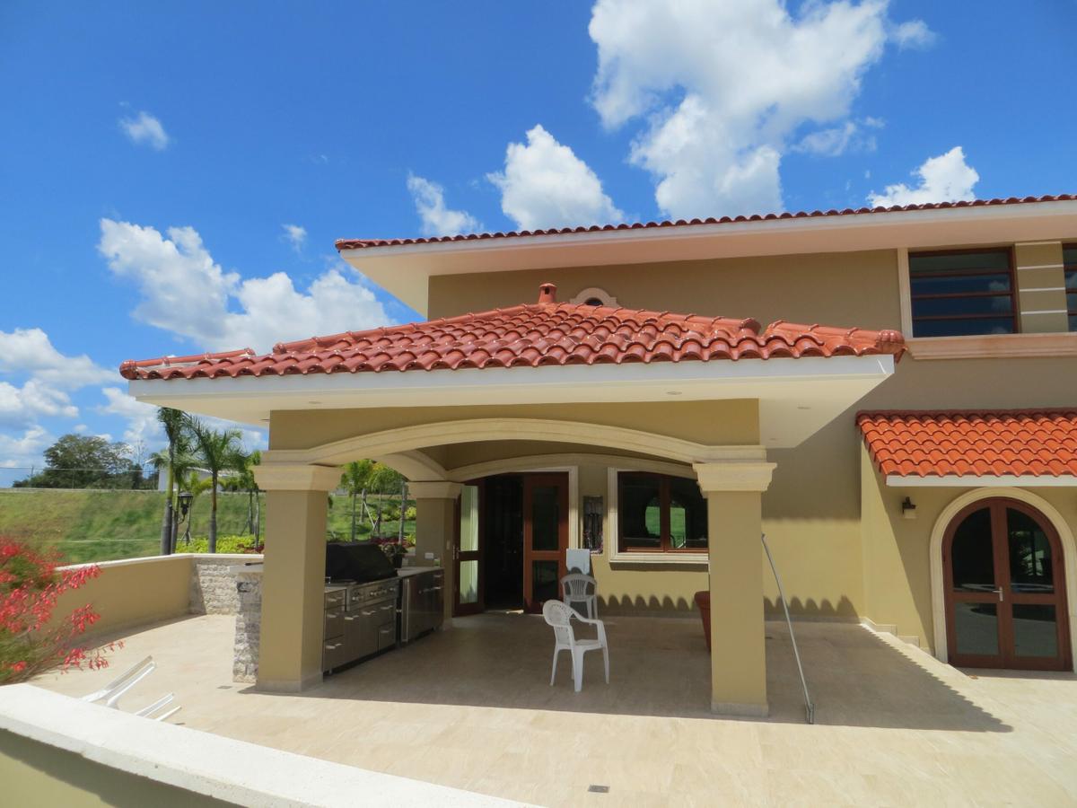 Casas con tejas rojas