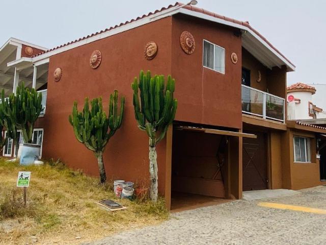 Casas con tejas rojas