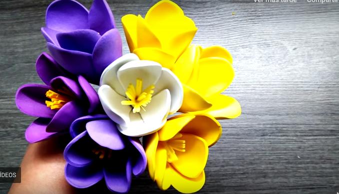 Como hacer con tus propias manos flores de goma eva