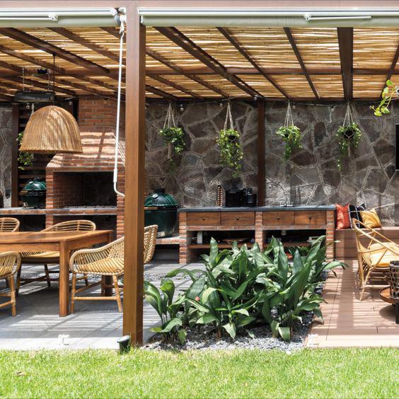 Vigas con lamparas grandes